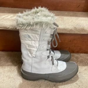 The North Face Water Resistant Mid Calf Snow Boots Women’s SZ 8 Like New